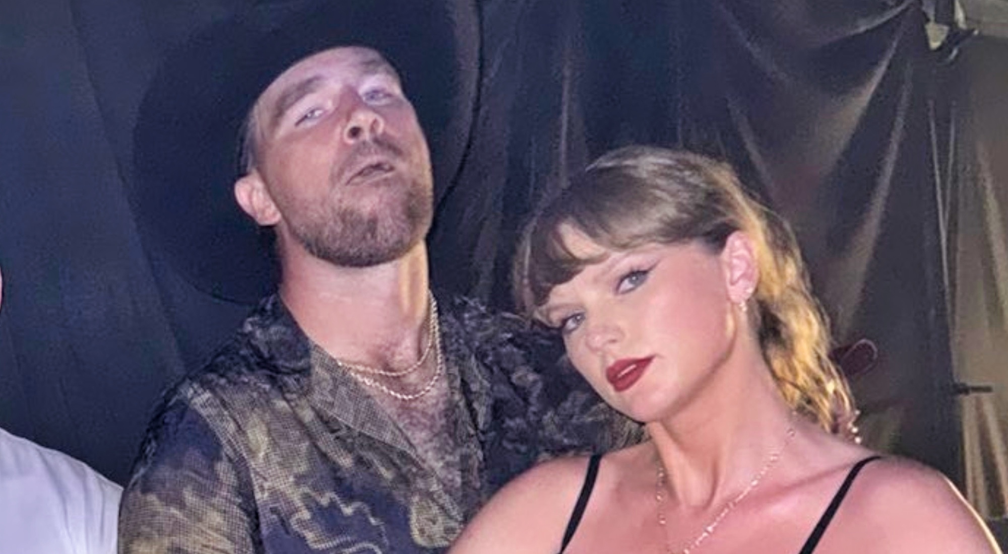 Taylor Swift Is Being Accused Of Striking A "Trump Pose" In Viral