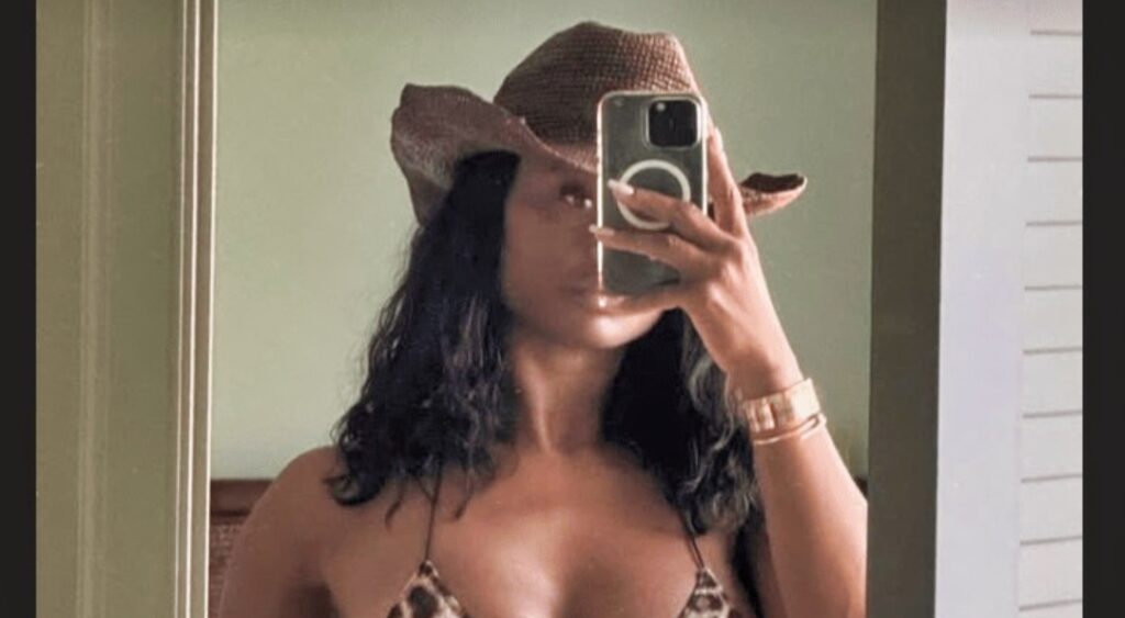Kayla Nicole posing in bikini