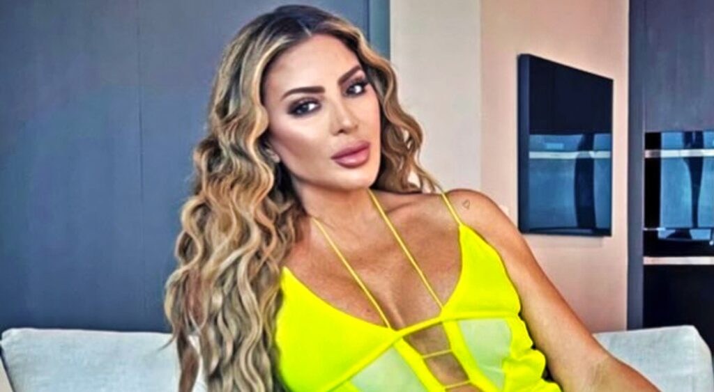 Larsa Pippen posing in yellow outfit