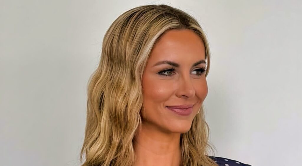 Laura Rutledge posing