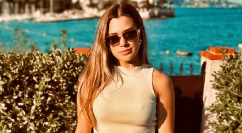 JJ Watt’s Wife Stuns With New Swimsuit Photo At 34