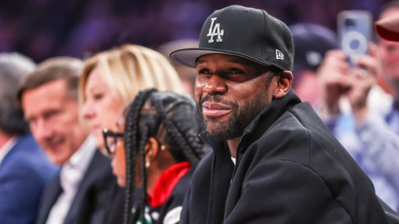 High-Quality Floyd Mayweather Faces Theft Charges For Using Bad Cheque To Buy A Watch Design Illustration High-Quality Floyd Mayweather Faces Theft Charges For Using Bad Cheque To Buy A Watch Design Illustration