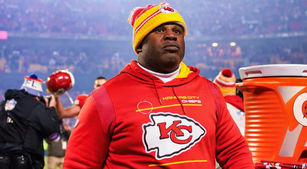 Eric Bieniemy on the sidelines in Chiefs' gear.