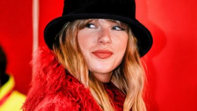 Taylor Swift smiling.