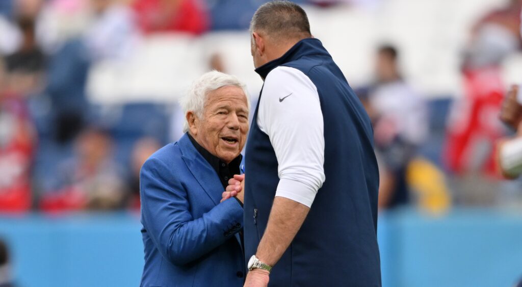 Robert Kraft and Mike Vrabel shaking hands