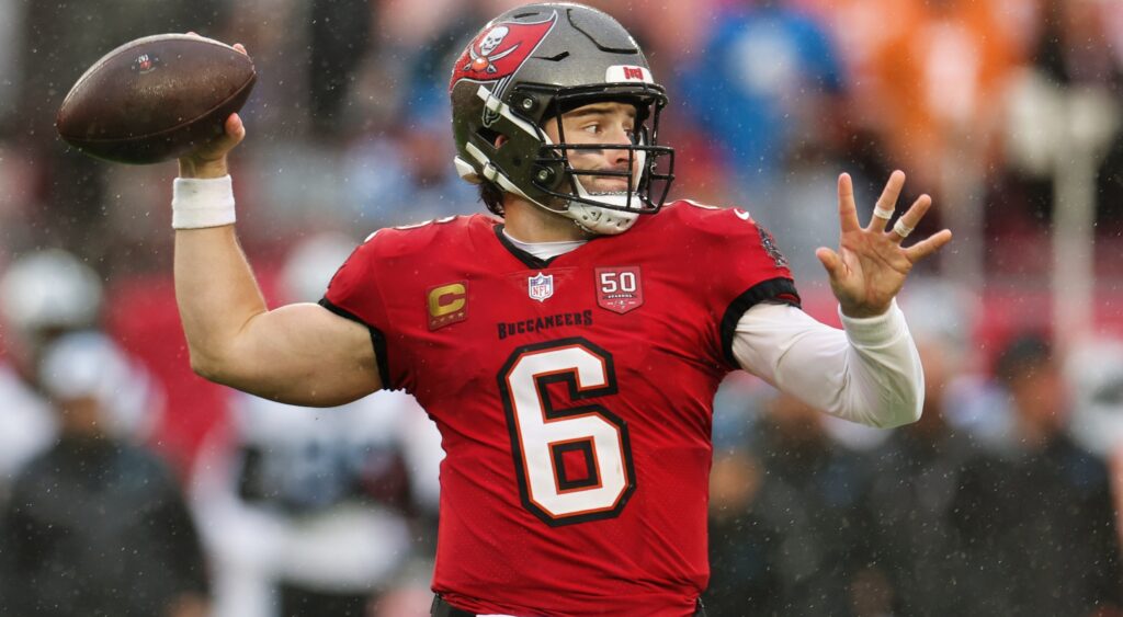 Baker Mayfield throwing