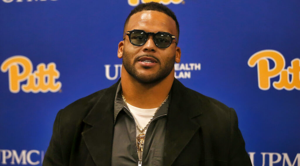 Aaron Donald back with the Pittsburgh Panthers.