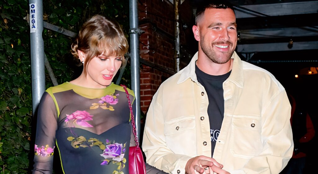 Taylor Swift and Travis Kelce smiling