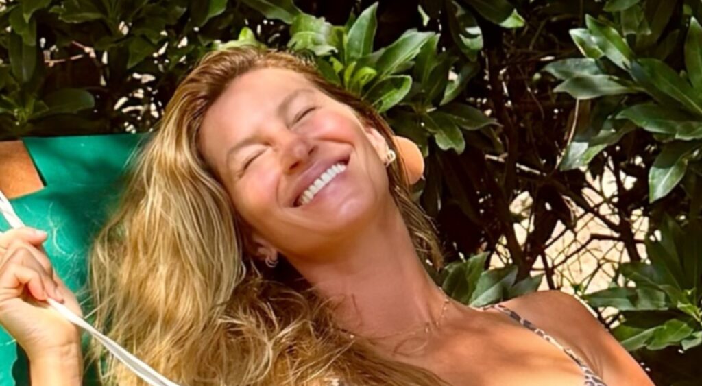 Gisele Bundchen in bikini